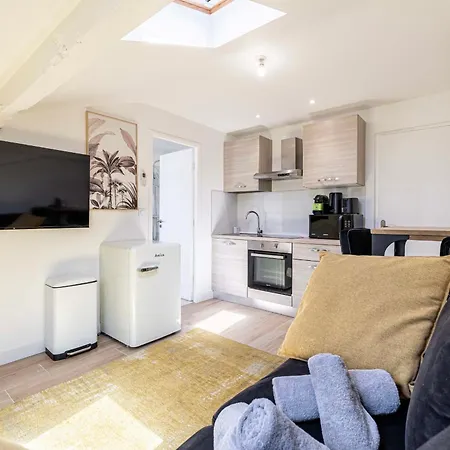 Mim 5 - Cozy With Velux Windows Center דירה